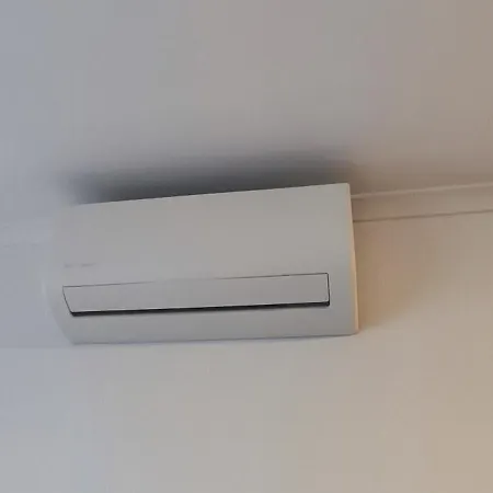 Lovely , Central, Free Parking Apartment *