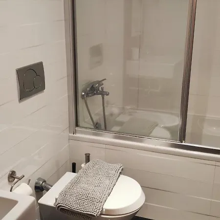 Lovely , Central, Free Parking Apartment